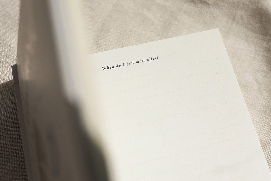 Unravel - A self reflection journal - Love & Light