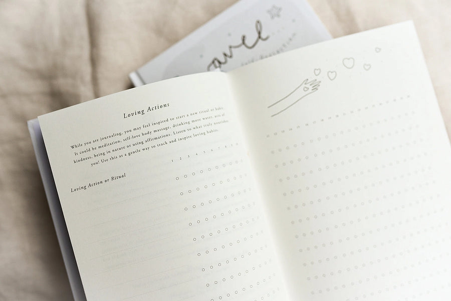 Unravel - A self reflection journal - Love & Light