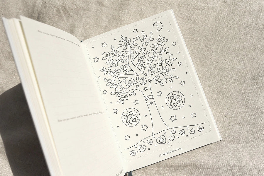 Unravel - A self reflection journal - Love & Light
